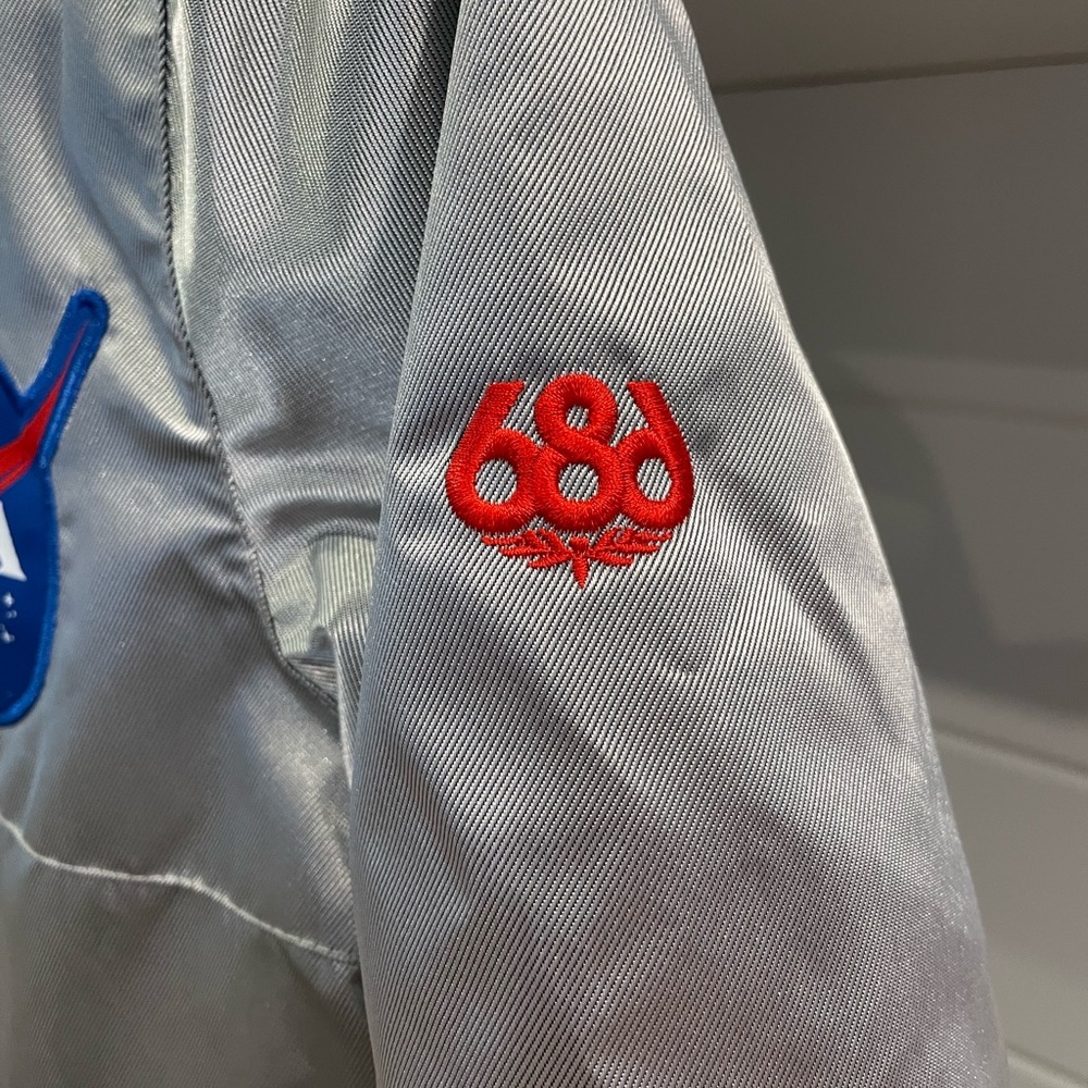 SOLD!! 686 x NASA Boys Shazam Insulated One Piece Snowsuit Silver BNWT Size XS - Picture 6 of 15